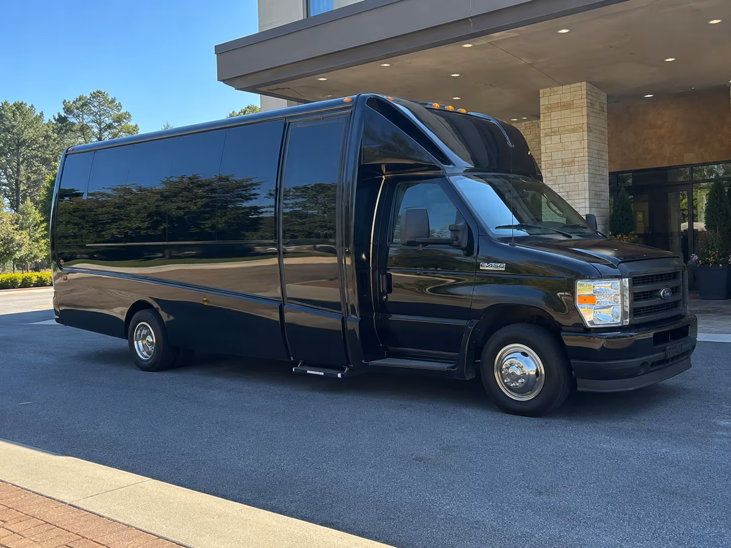 conference and convention shuttles at the visalia convention center