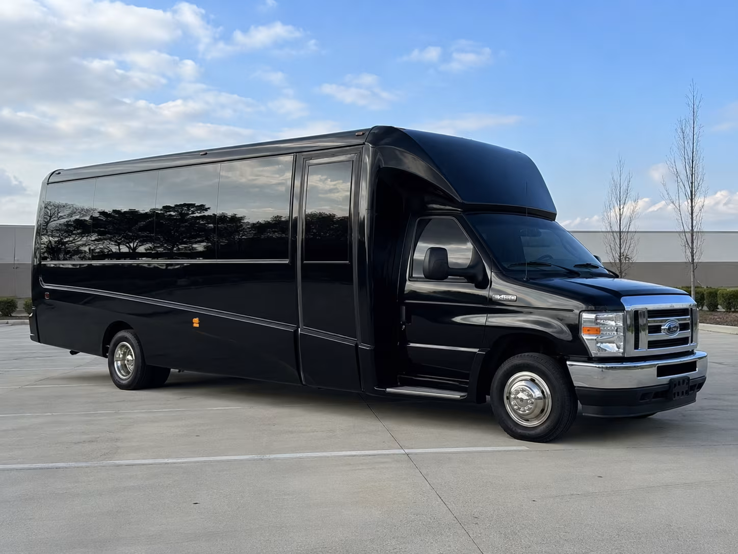 corporate airport transfers between visalia and fresno yosemite international airport