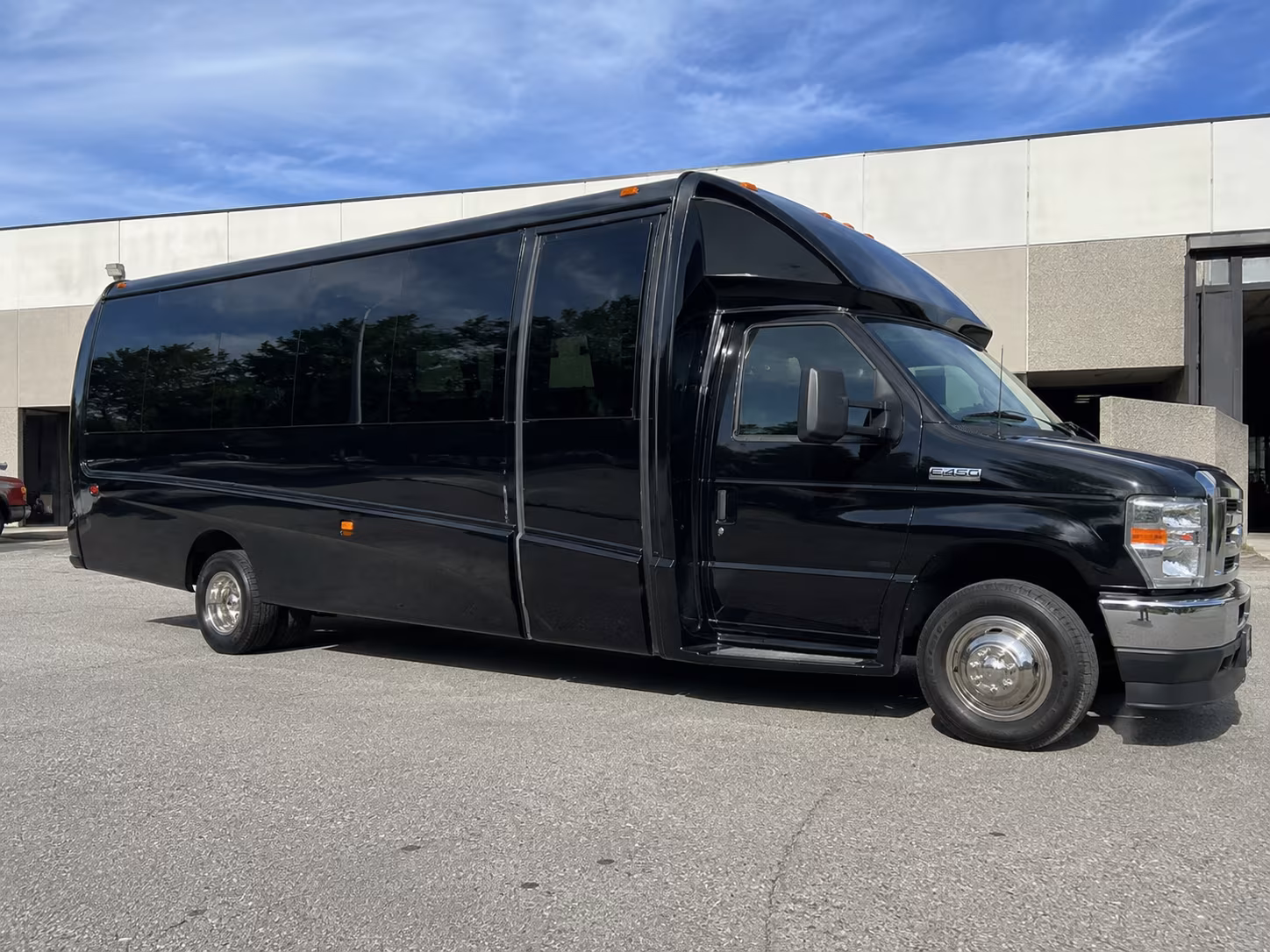shuttle your team between visalia hotels and the world ag expo in tulare